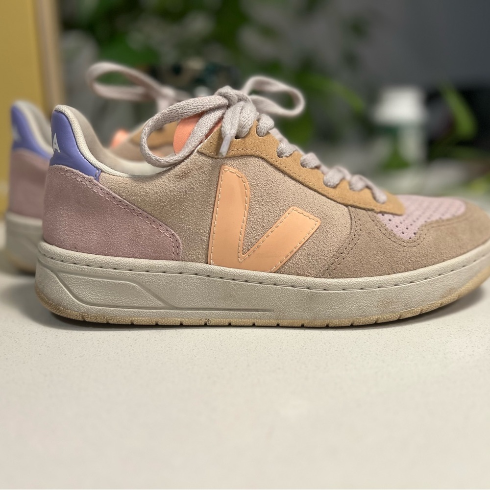 Veja V-10 Sneakers 🩷
